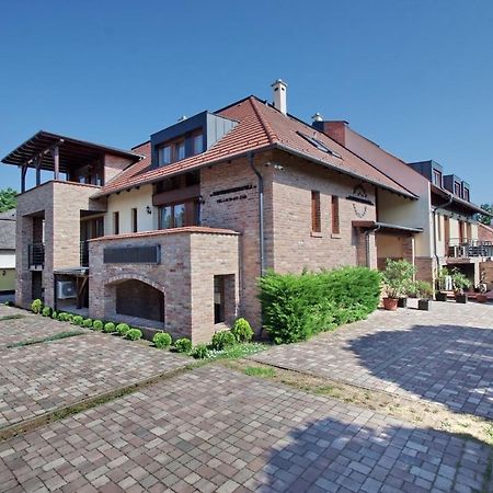 Varfuerdo Panzio Gyula Exterior photo