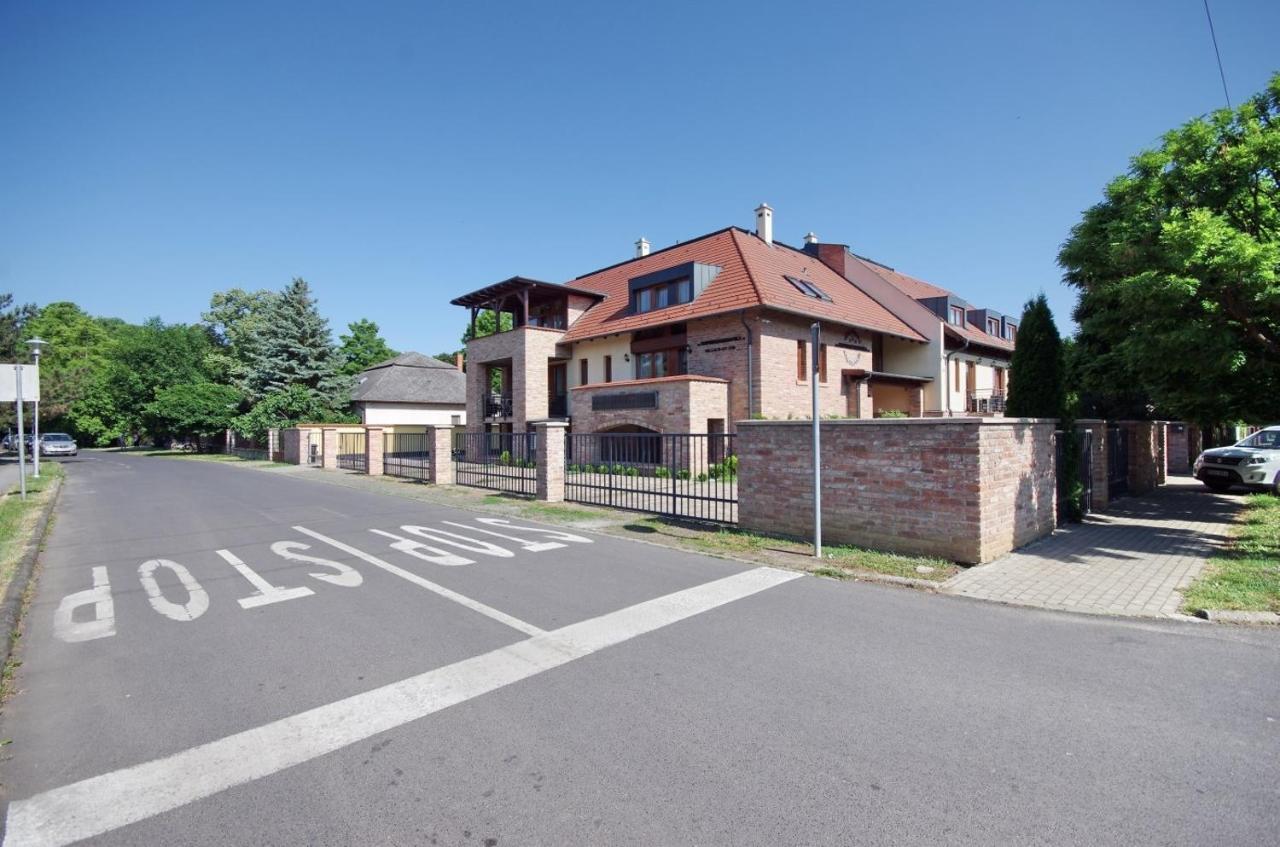 Varfuerdo Panzio Gyula Exterior photo