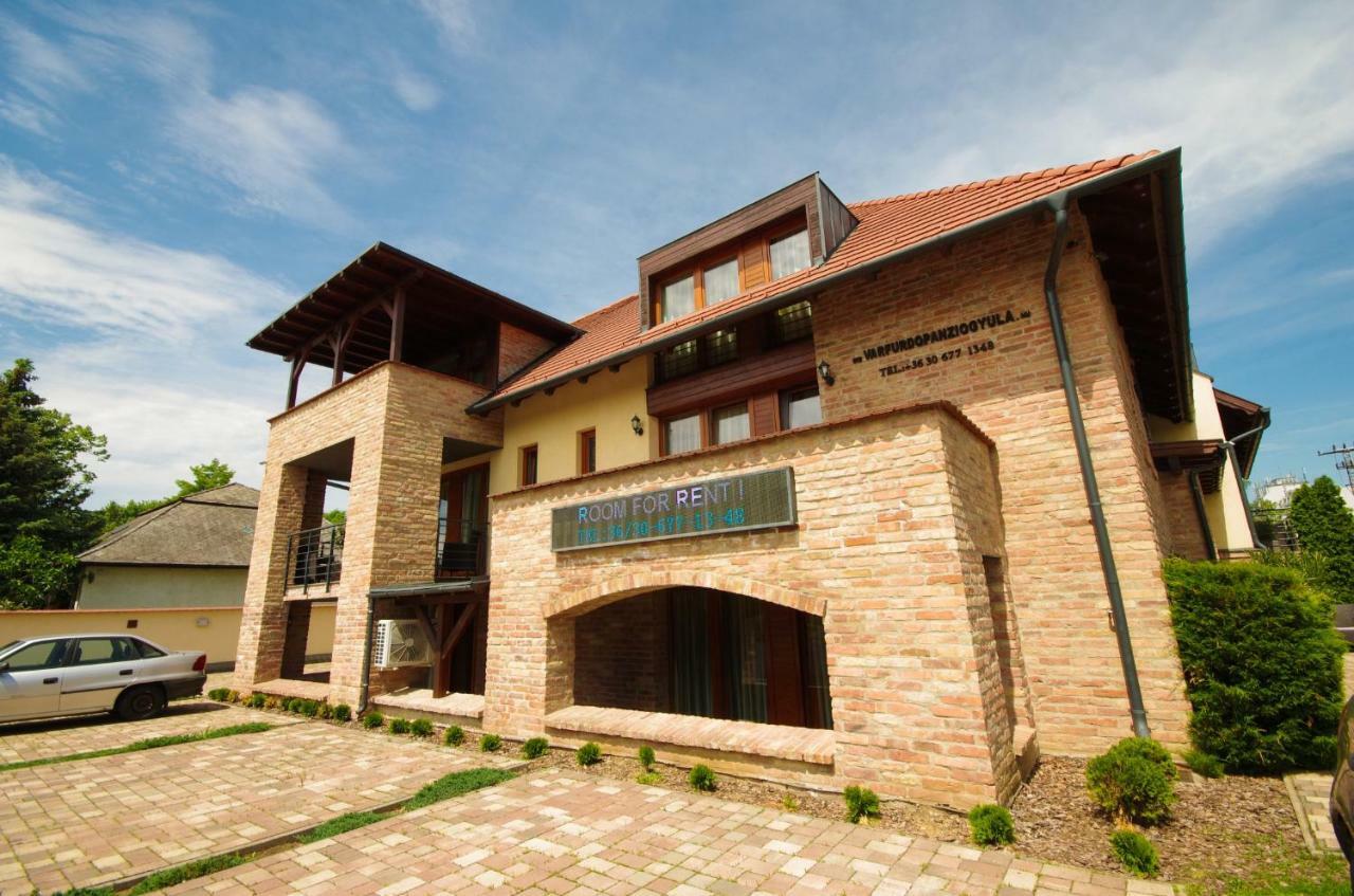 Varfuerdo Panzio Gyula Exterior photo